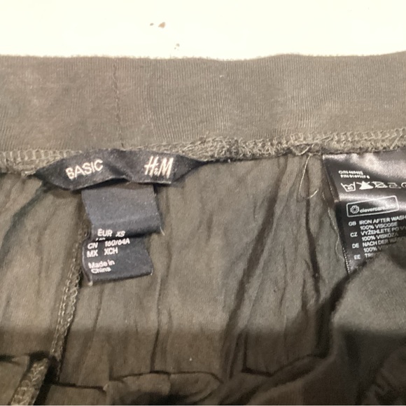 H&M Basic Skirt - Picture 3 of 3